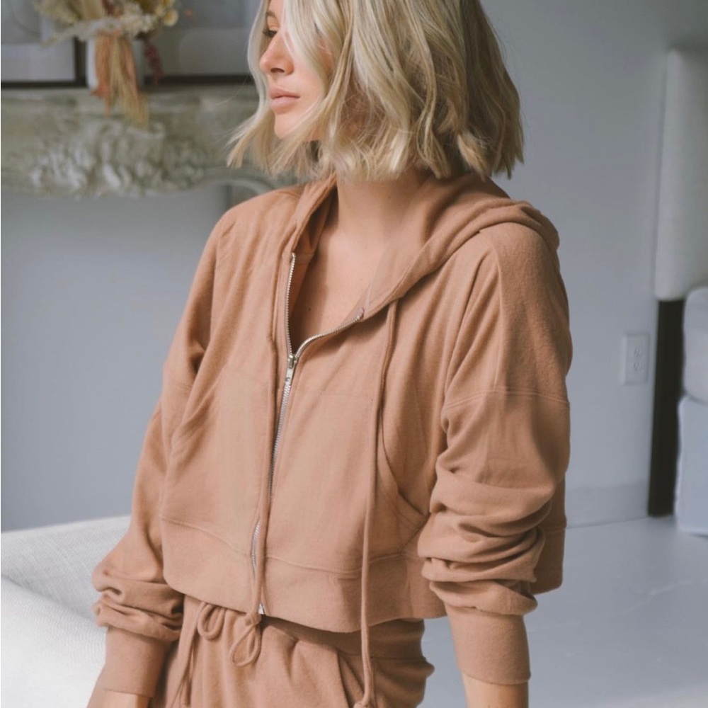 Oversized crop hoodie